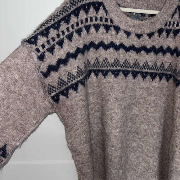 Cozy Patterned Sweater - Picture 2 of 3